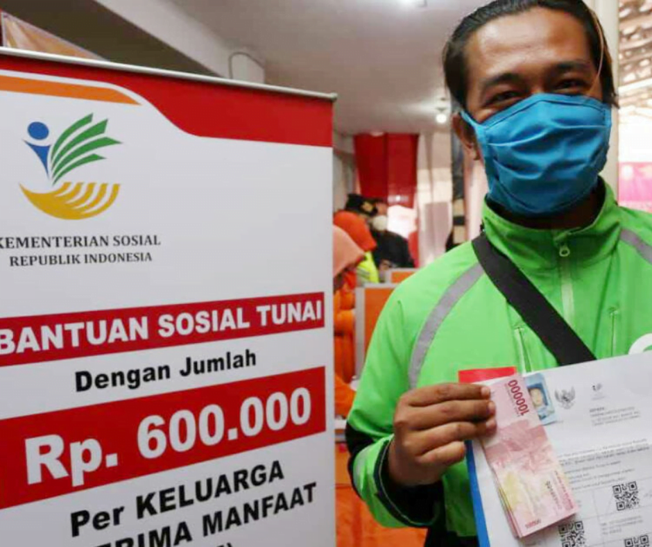 Pemerintah Memberikan Bantuan Dana Sosial 2021