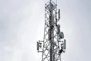 Target harga saham TLKM, ISAT, EXCL usai menang lelang frekuensi 700 MHz-2,6 GHz