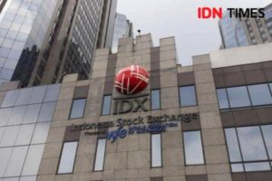 A digital display shows a downward trend for a stock market index, with financial data and charts reflecting a market decline.