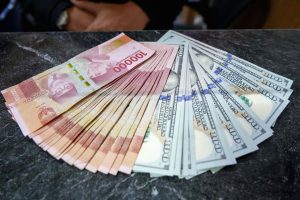 Rupiah melemah di tengah kabar pengunduran diri gubernur BI