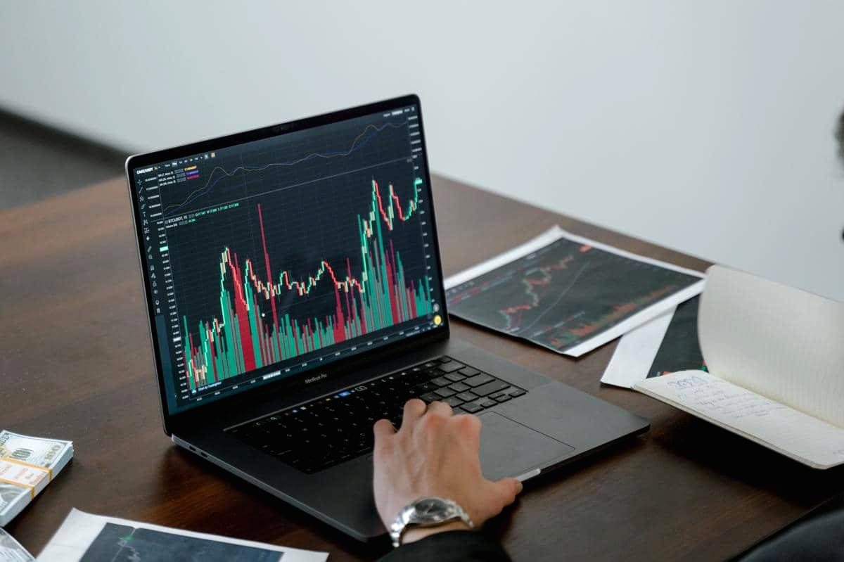 Apa itu watchlist saham? Fungsi, manfaat, dan cara membuatnya